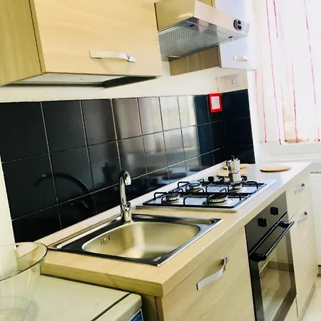 Very Nice Flats With Balcony And Close To The Metro Apartment