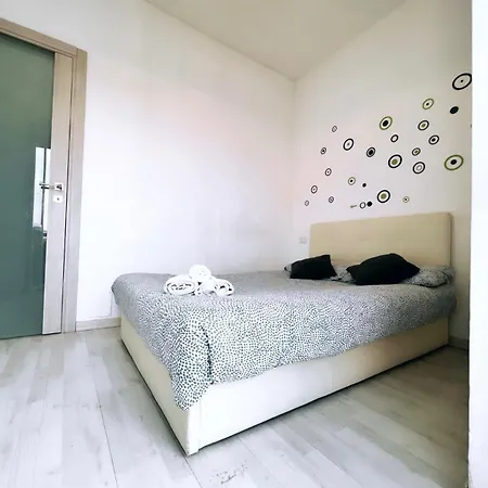 Very Nice Flats With Balcony And Close To The Metro *
